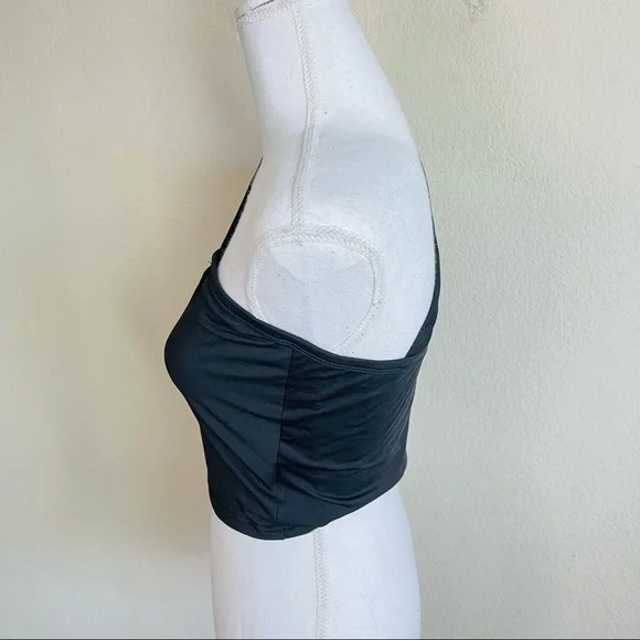 Black Criss Cross Strappy Crop Top Tank Top - Picture 3 of 4